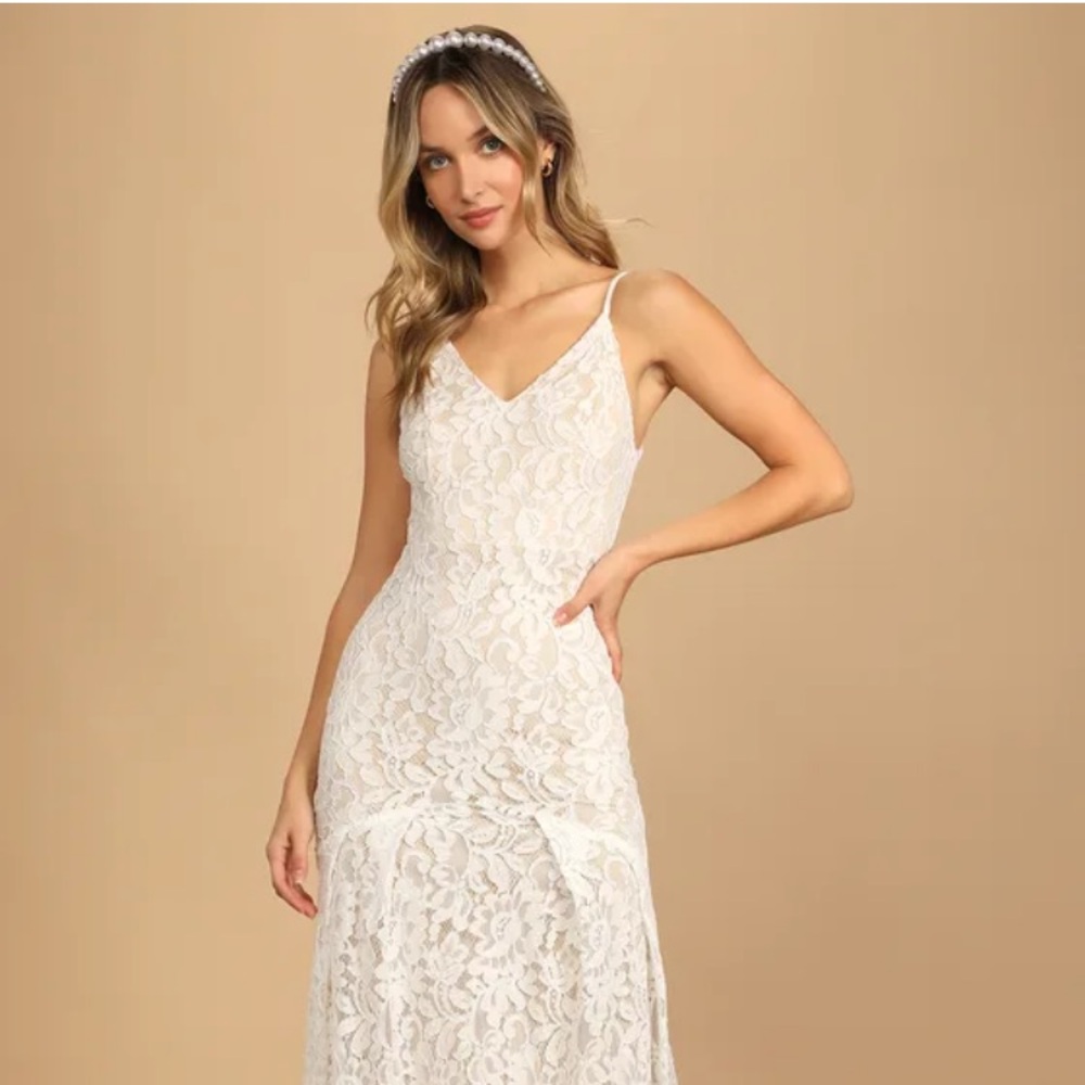 Lulu's Ivory Lace Spaghetti Strap Bridal Gown